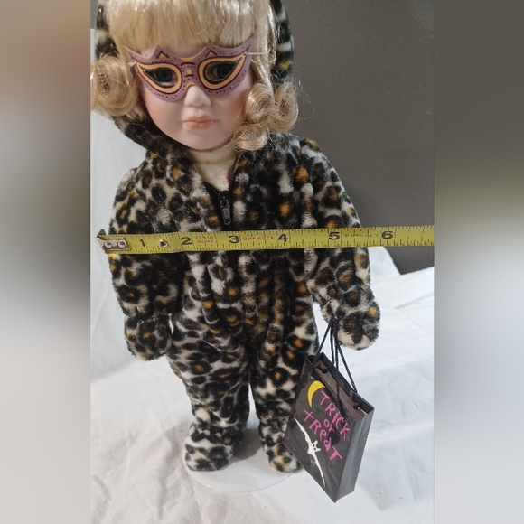 HALLOWEEN Porcelain 12" Doll In Leopard Costume w/ Treat Bag unbranded - Picture 5 of 6
